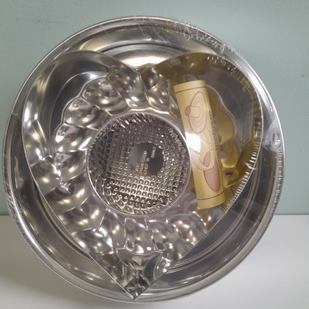 Pampered chef springform pan. Heart shape. Brand new, sealed.